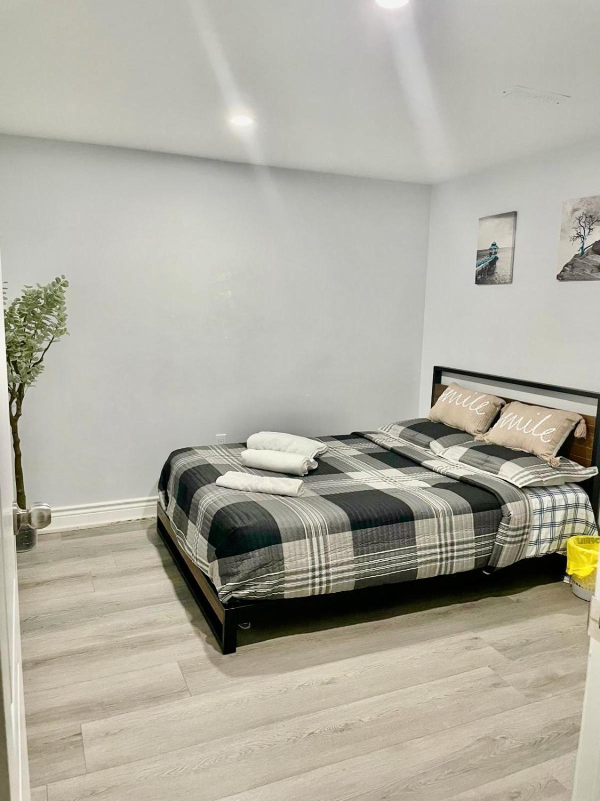 Cozy Room In A Quiet Neighbourhood Toronto Exterior foto